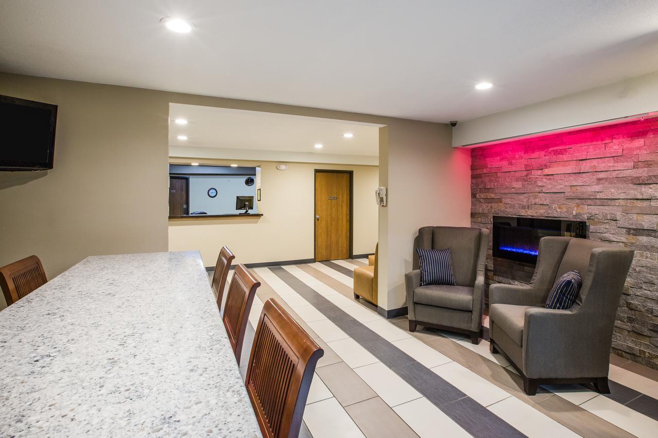Hotel Baymont By Wyndham Cedar Rapids Exterior foto