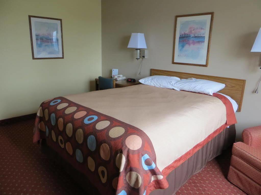 Hotel Baymont By Wyndham Cedar Rapids Exterior foto